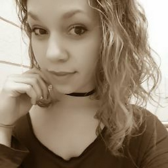 Meet your Posher, Ariel - Picture 1 of 1